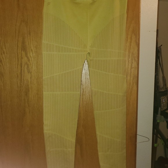 NWOT Fabletics jacquard leggings - Picture 2 of 2